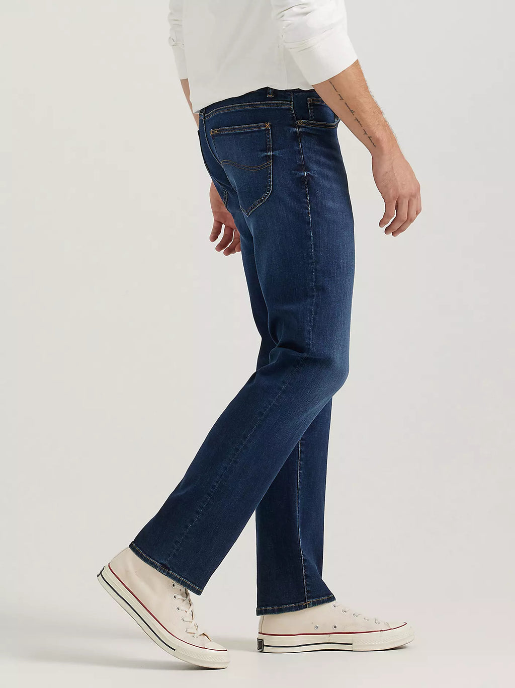 Mens Extreme Motion Regular Fit Straight Leg Jean - Oleo