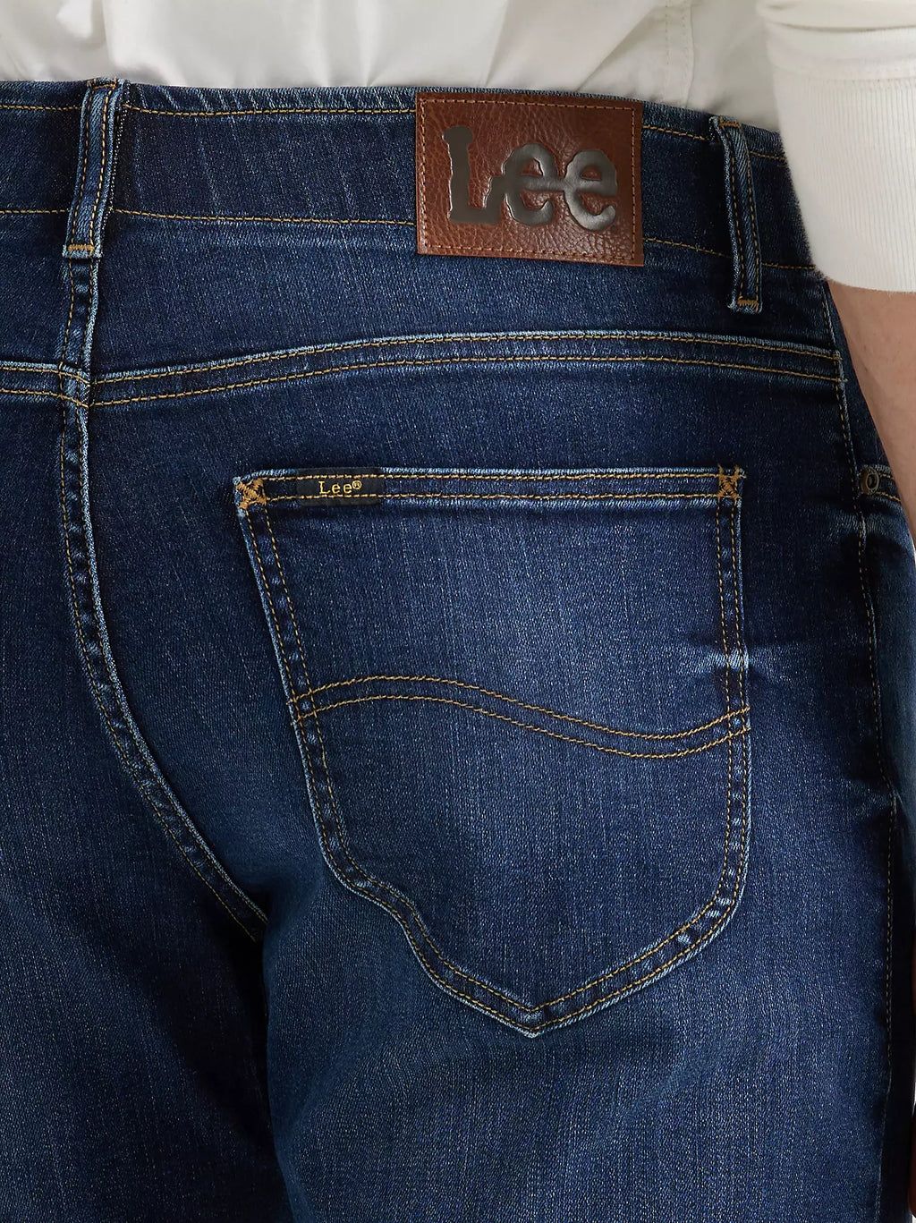 Mens Extreme Motion Regular Fit Straight Leg Jean - Oleo