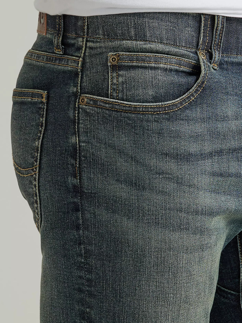 Mens Extreme Motion Regular Fit Straight Leg Jean - New Maverick