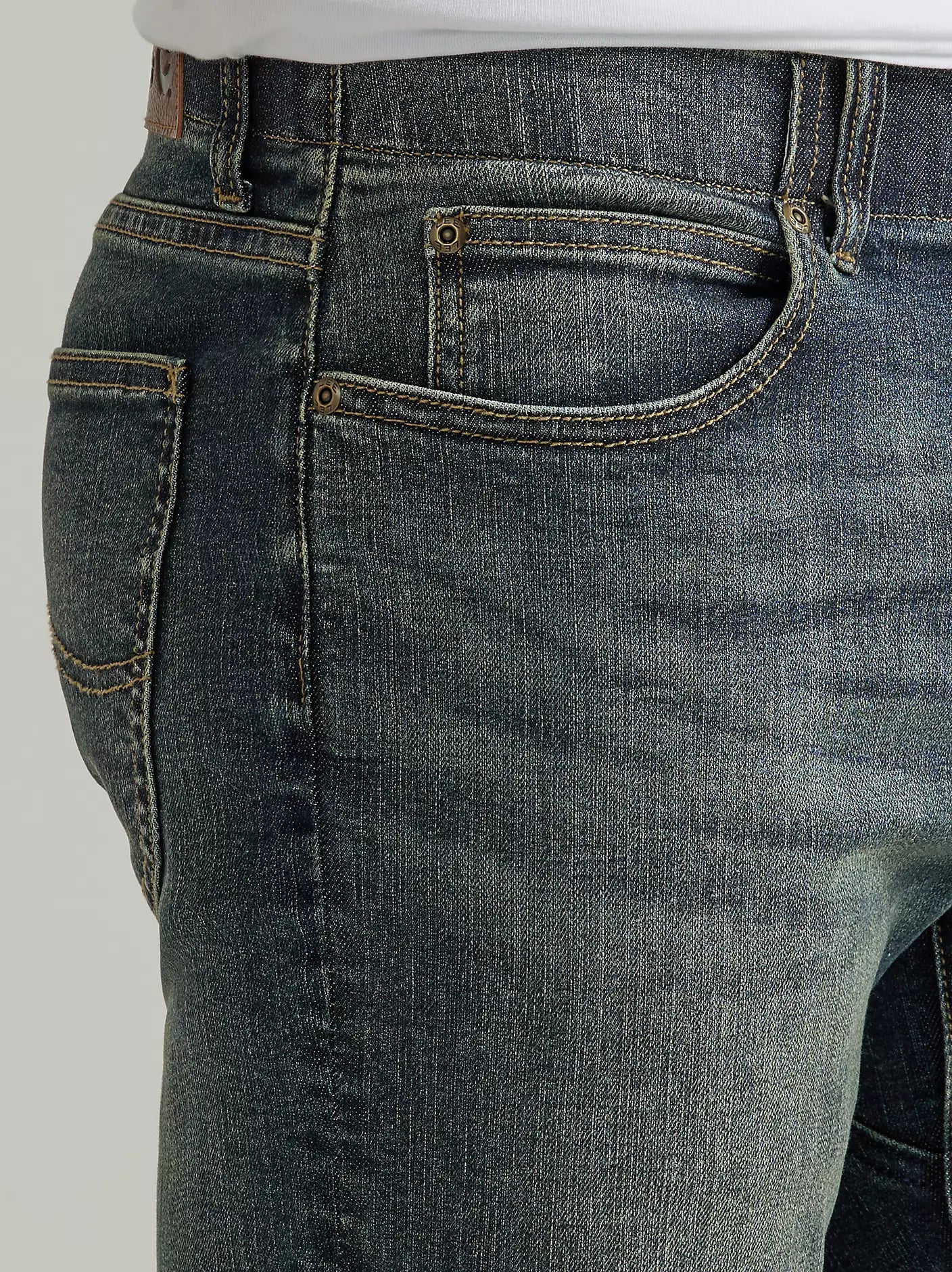 Mens Extreme Motion Regular Fit Straight Leg Jean - New Maverick