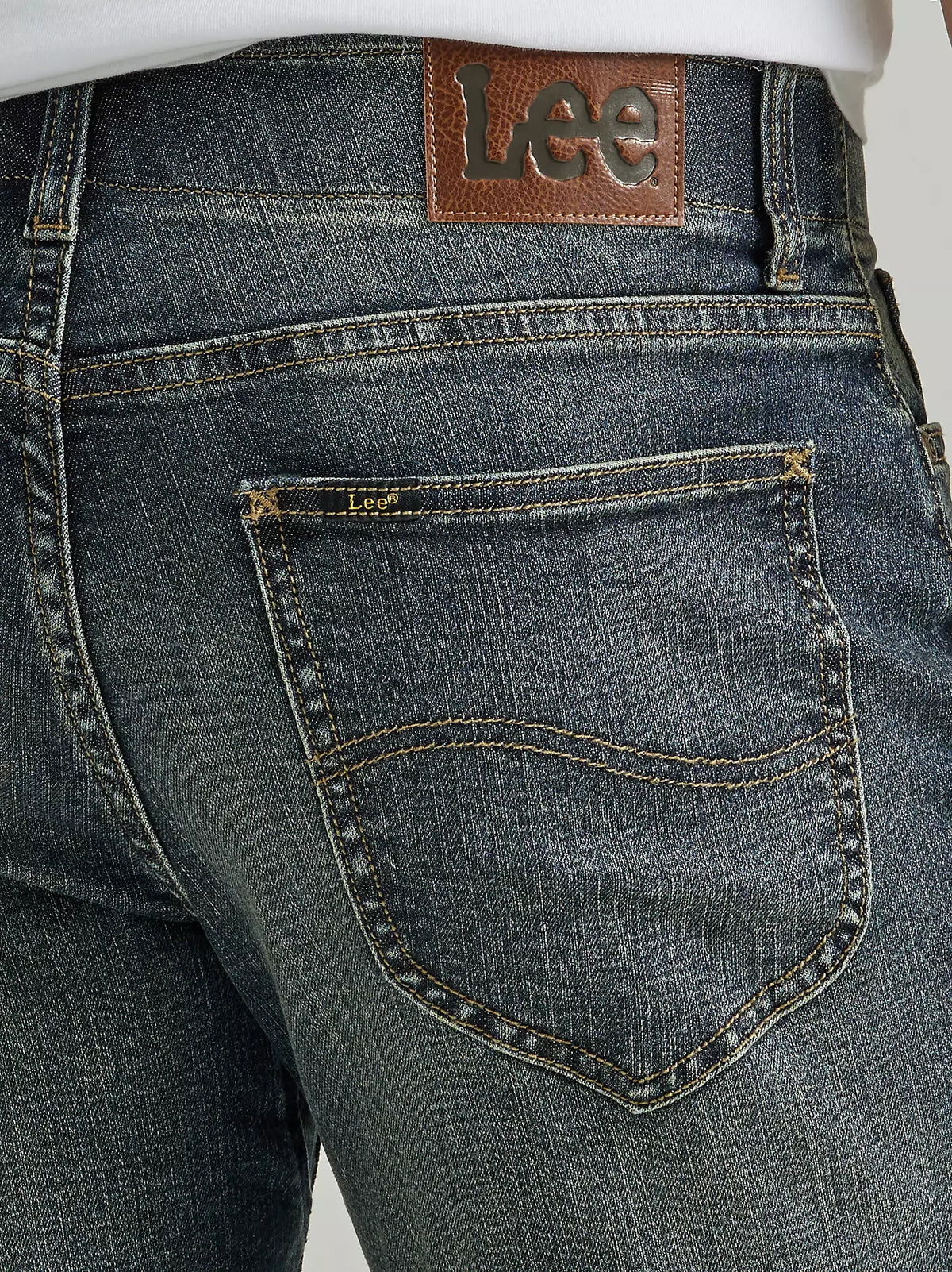 Mens Extreme Motion Regular Fit Straight Leg Jean - New Maverick