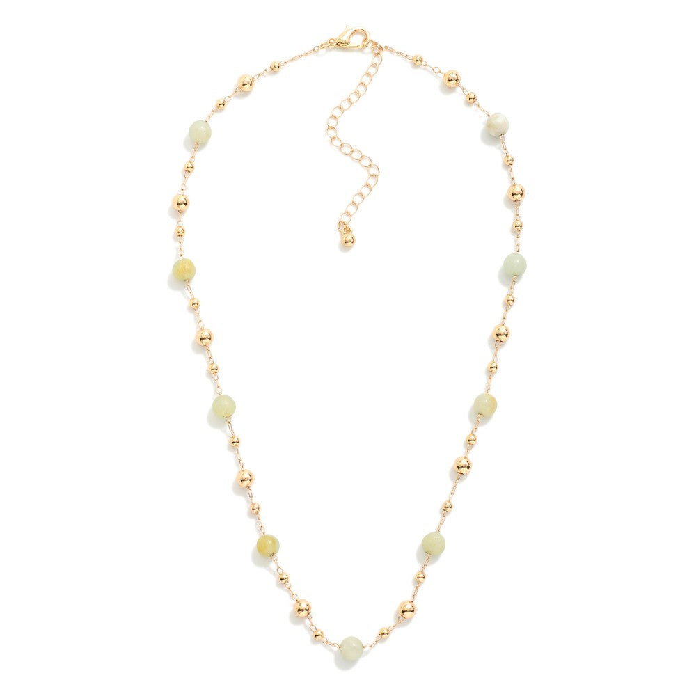 Chain link necklace featuring metal