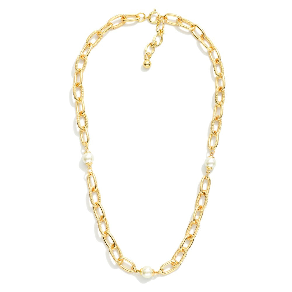 Chain link necklace featuring pearls