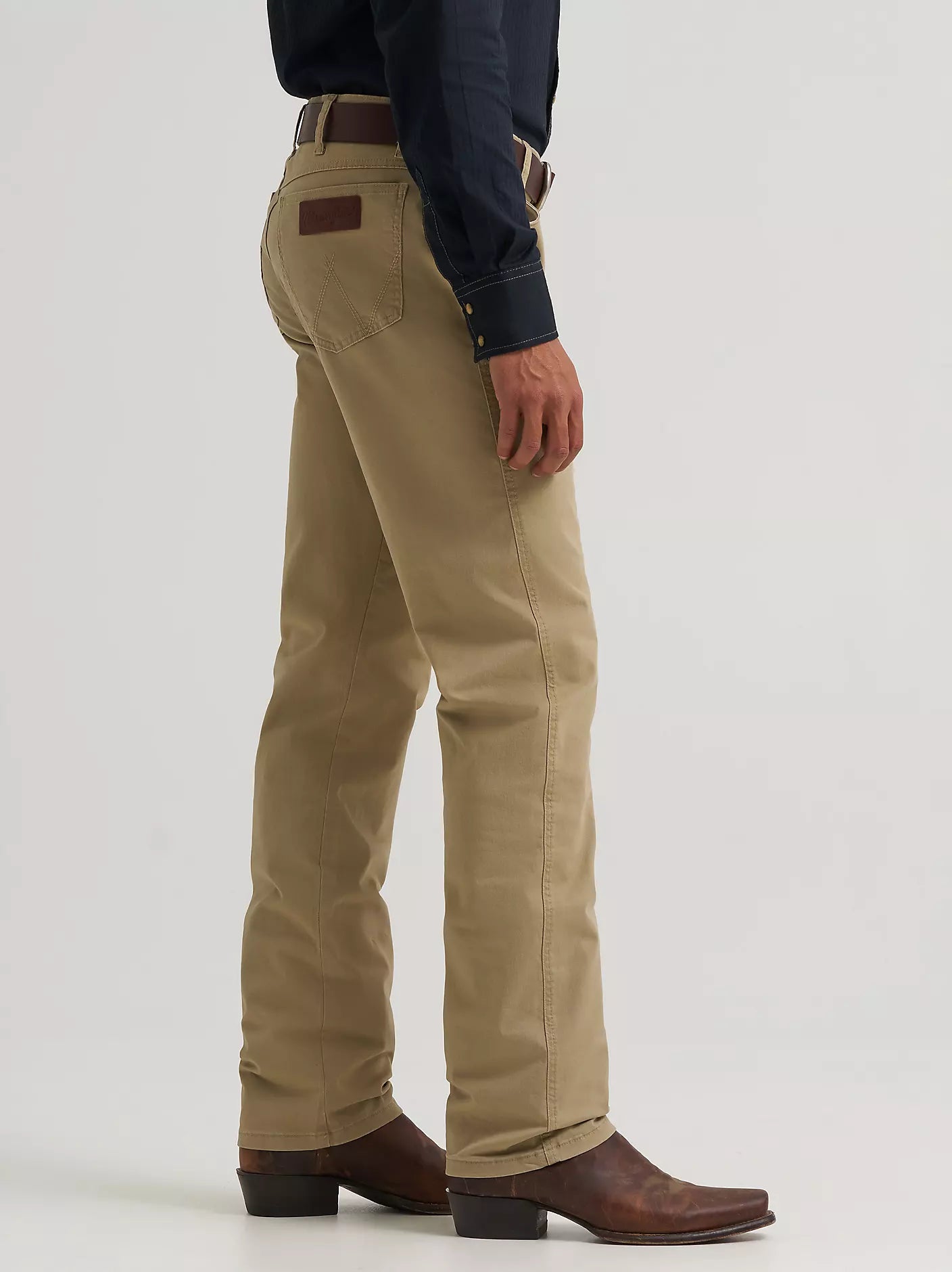 Fawn WRG Men's Wrangler Retro Stretch Twill--Slim Straight