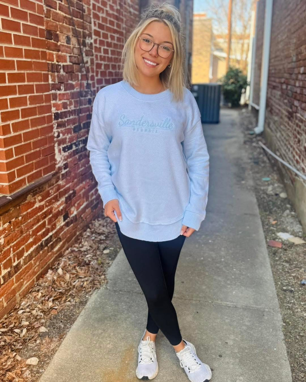 Sandersville Embroidered Nantucket Pullover W/ round hem