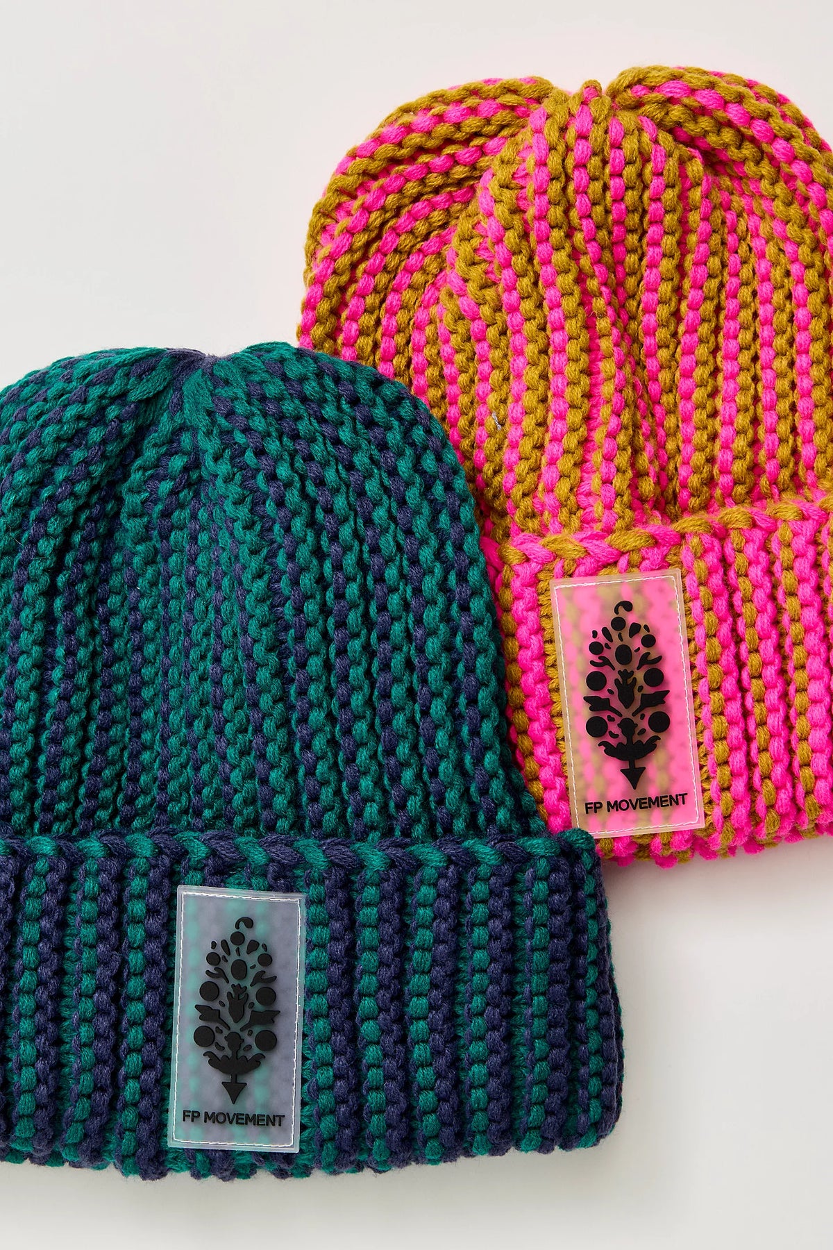Apres Ski Knit Beanie / Dried Palm / Hot Pink