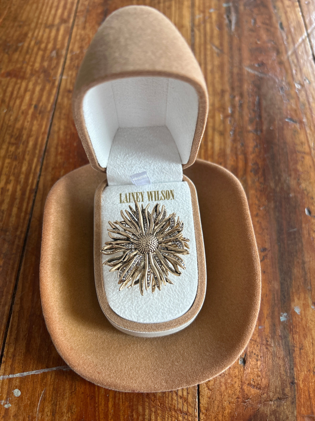 RINGS, LAINEY WILSON COWBOY HAT BOX