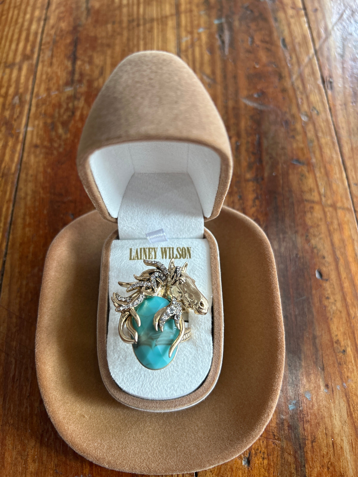 RINGS, LAINEY WILSON COWBOY HAT BOX